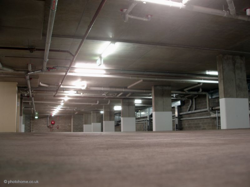 basementparkingPB101427