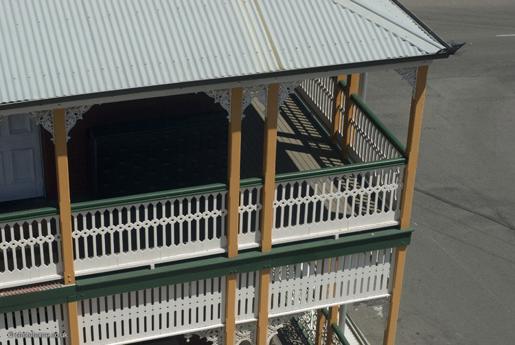 traditional queensland hotel architecture
