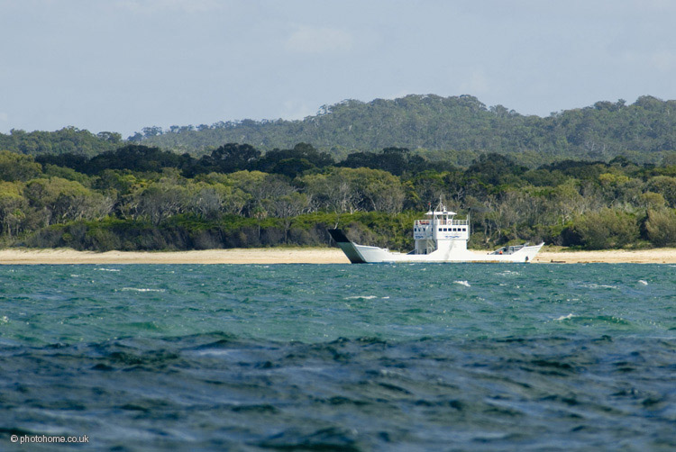 ferry crossing to fraser island