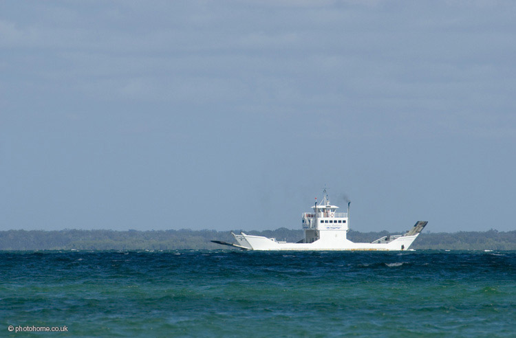 ferry crossing to fraser island