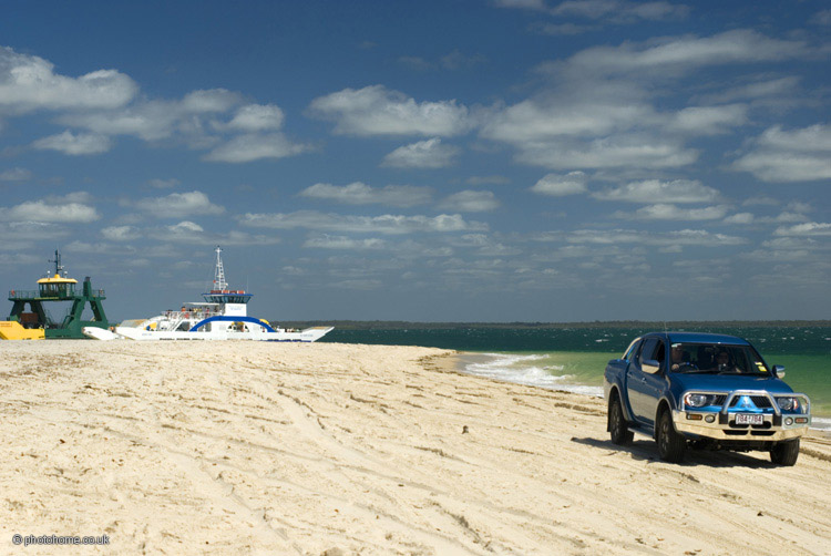 ferry crossing to fraser island