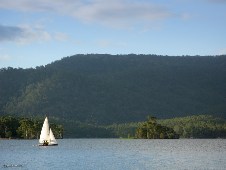sailing in the tinaroo falls dam, may day long weekend